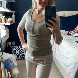 NWOT H&M Short Sleeved Top Taupe Tan Colored Size Small Ribbed Henley Buttons